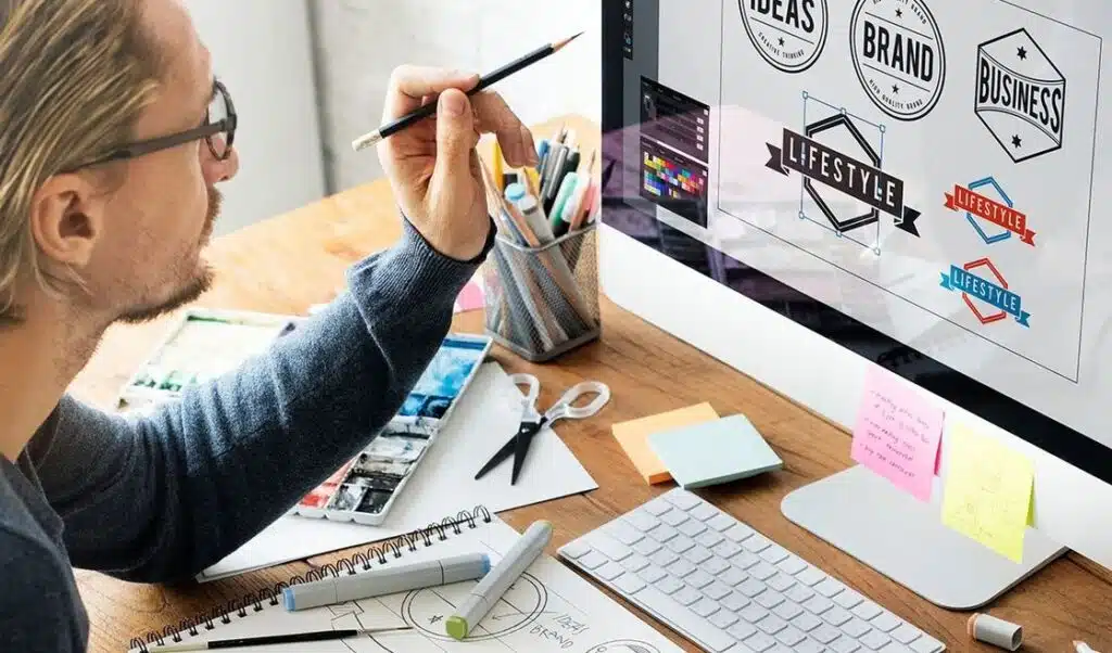التسجيل في دورة لتعلم التصميم الجرافيكي