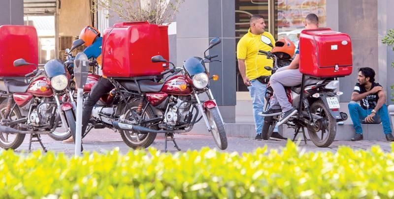 توصيل الطعام مصدر دخل للطلاب