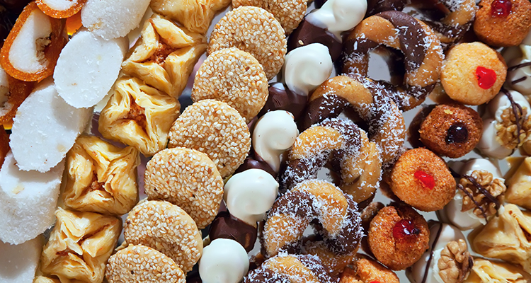 مشروع مربح للنساء من المنزل عبر تحضير الأطعمة المنزلية والحلويات الفاخرة