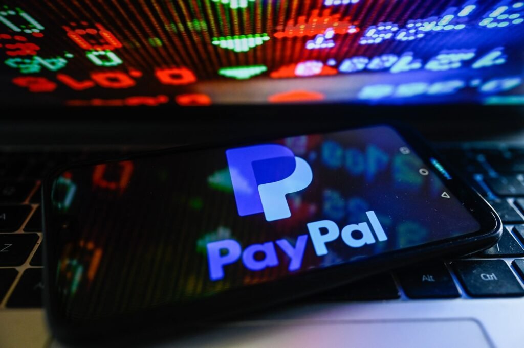 أفضل طرق ربح المال من PayPal مجانًا في عام 2025